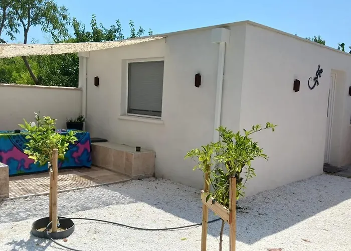 Casita Rossignol בית נופש *